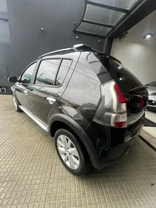RENAULT-SANDERO-2011