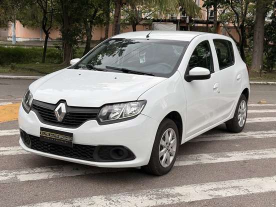 RENAULT-SANDERO-2018