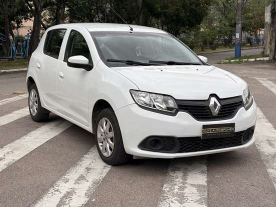 RENAULT-SANDERO-2018