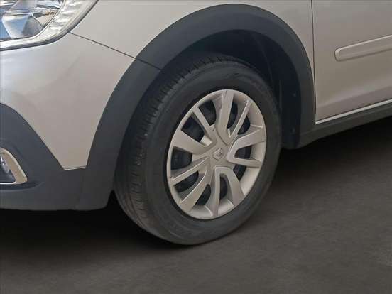 RENAULT-SANDERO-2023