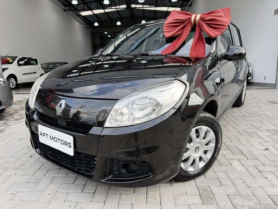 RENAULT-SANDERO-2012