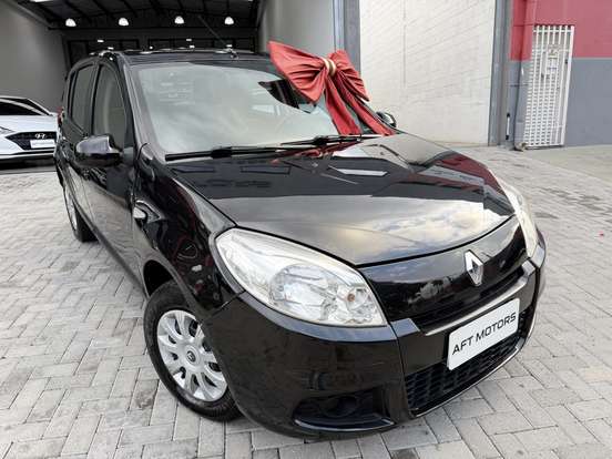 RENAULT-SANDERO-2012