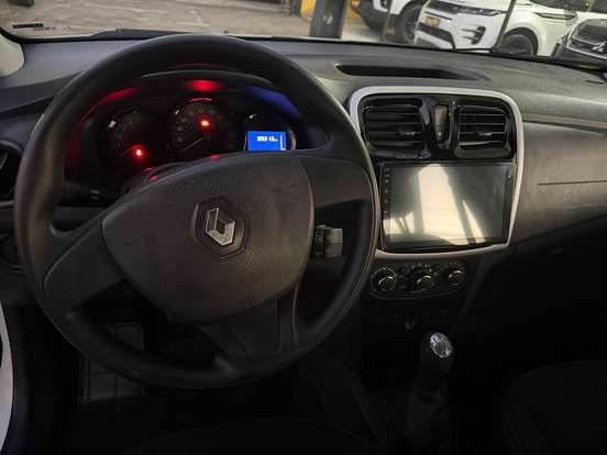 RENAULT-SANDERO-2017