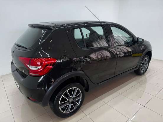 RENAULT-SANDERO-2020