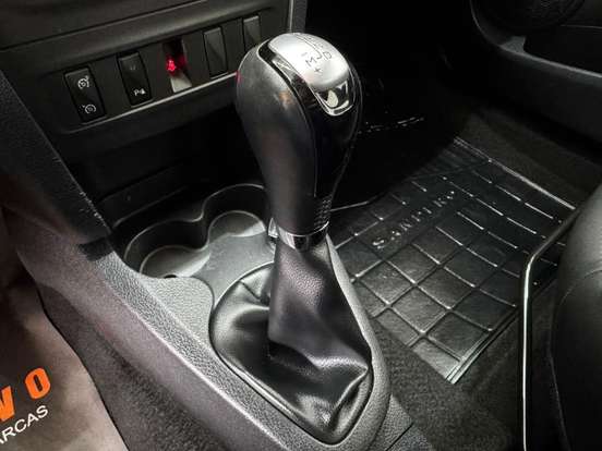RENAULT-SANDERO-2020