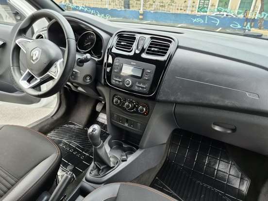 RENAULT-SANDERO-2019