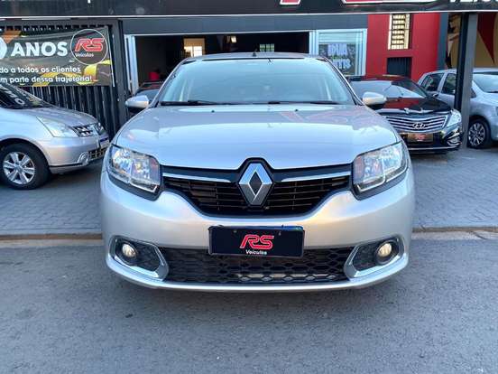 RENAULT-SANDERO-2015