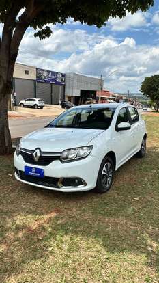 RENAULT-SANDERO-2015