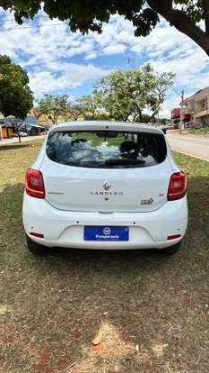 RENAULT-SANDERO-2015