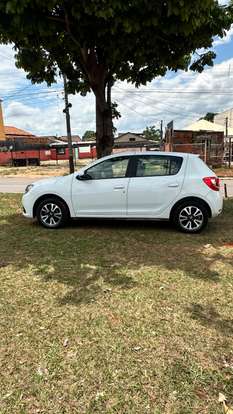 RENAULT-SANDERO-2015