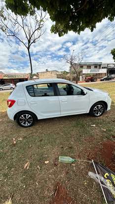 RENAULT-SANDERO-2015