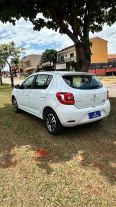 RENAULT-SANDERO-2015