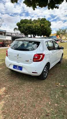 RENAULT-SANDERO-2015