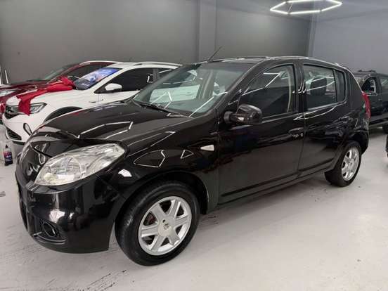 RENAULT-SANDERO-2013