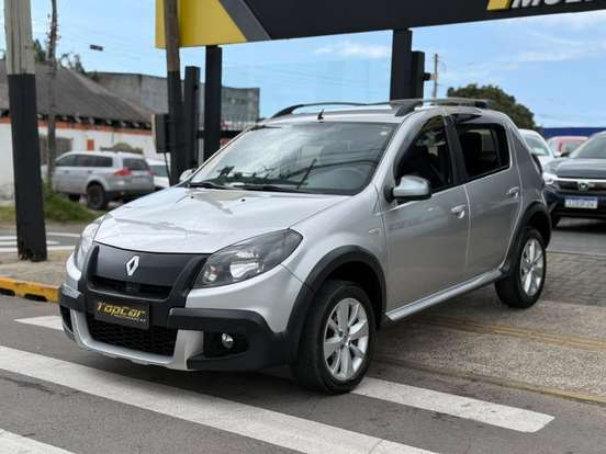 RENAULT-SANDERO-2012