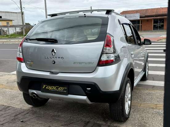 RENAULT-SANDERO-2012