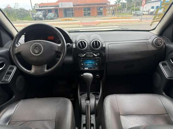 RENAULT-SANDERO-2012