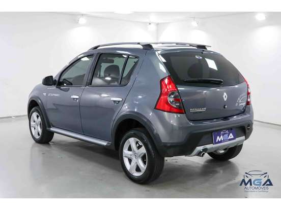 RENAULT-SANDERO-2009