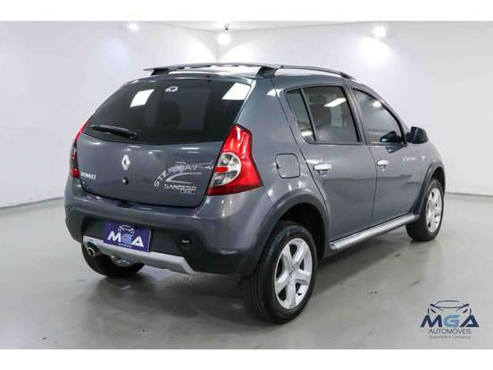 RENAULT-SANDERO-2009