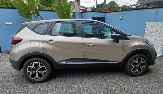 RENAULT-CAPTUR-2021