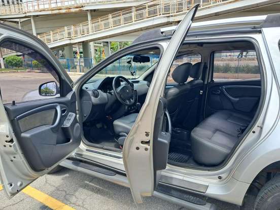 RENAULT-DUSTER-2012