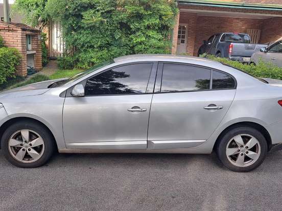 RENAULT-FLUENCE-2.0 DYNAMIQUE 16V FLEX 4P AUTOMÁTICO RENAULT-FLUENCE-2011