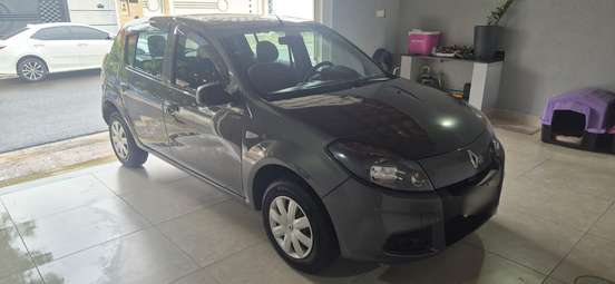 RENAULT-SANDERO-2013