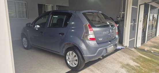 RENAULT-SANDERO-2013