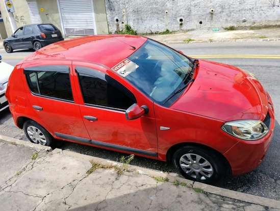 RENAULT-SANDERO-2010