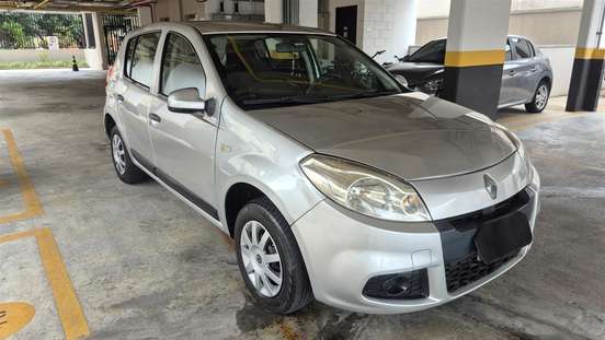 RENAULT-SANDERO-2011