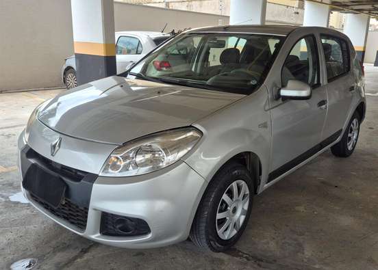 RENAULT-SANDERO-2011