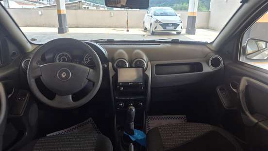 RENAULT-SANDERO-2011