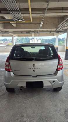 RENAULT-SANDERO-2011