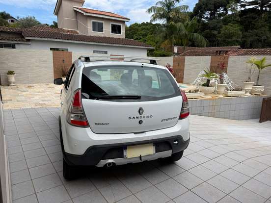 RENAULT-SANDERO-2013