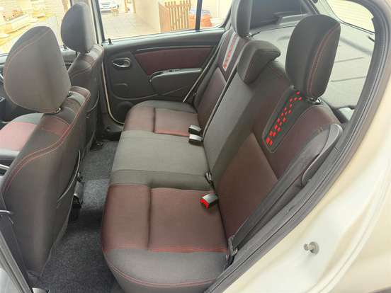 RENAULT-SANDERO-2013