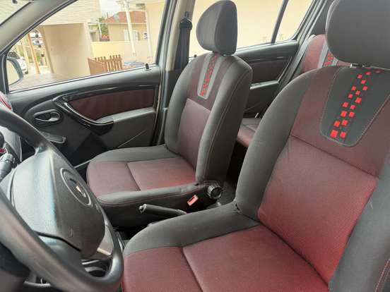 RENAULT-SANDERO-2013