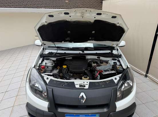 RENAULT-SANDERO-2013