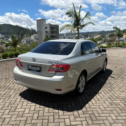 TOYOTA-COROLLA-2012