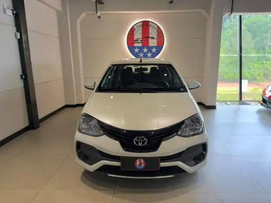 TOYOTA-ETIOS-2019