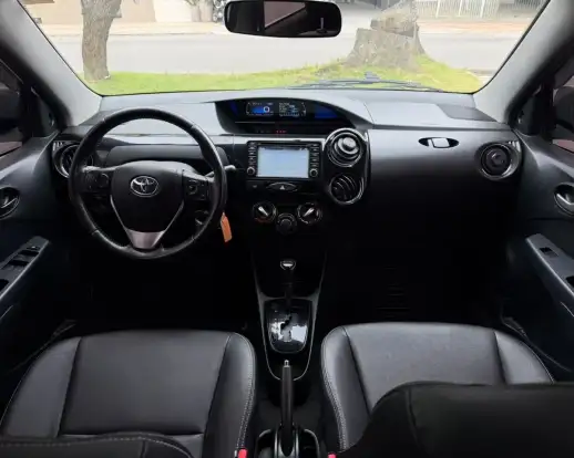TOYOTA-ETIOS-2017