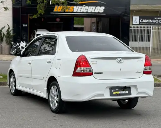 TOYOTA-ETIOS-2017