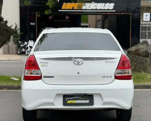 TOYOTA-ETIOS-1.5 XLS 16V FLEX 4P AUTOMÁTICO TOYOTA-ETIOS-2017