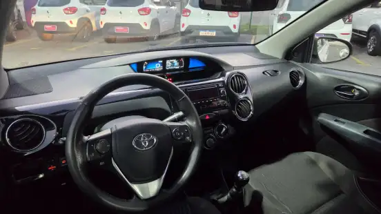 TOYOTA-ETIOS-2017