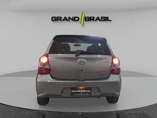 TOYOTA-ETIOS-2019