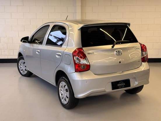 TOYOTA-ETIOS-2019
