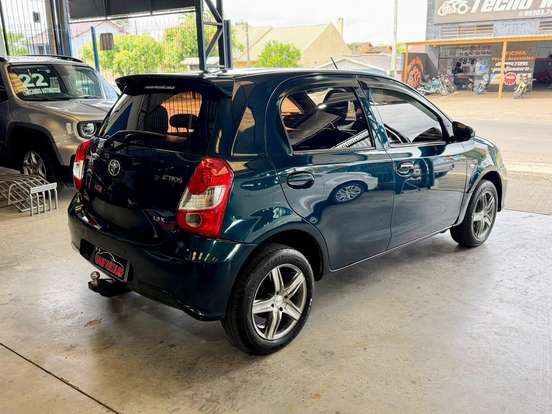 TOYOTA-ETIOS-2017