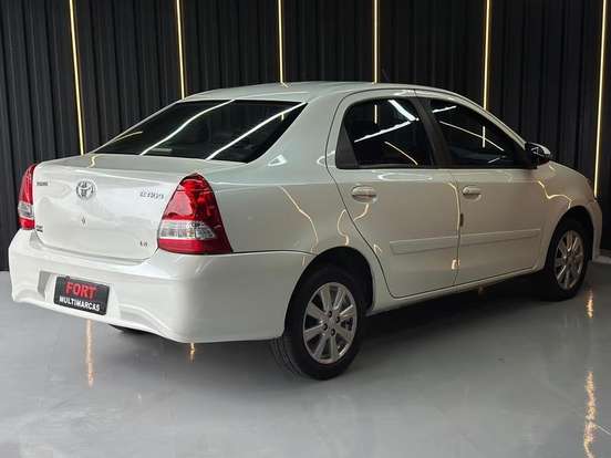 TOYOTA-ETIOS-2020