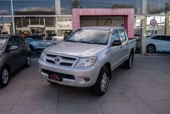 TOYOTA HILUX 2.5 STD 4X2 CD 16V TURBO DIESEL 4P MANUAL