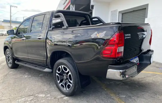 TOYOTA-HILUX-2021