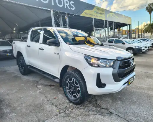 TOYOTA-HILUX-2022
